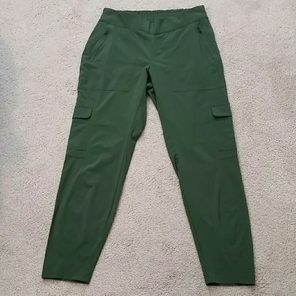 Athleta chelsea cargo pants, size 10